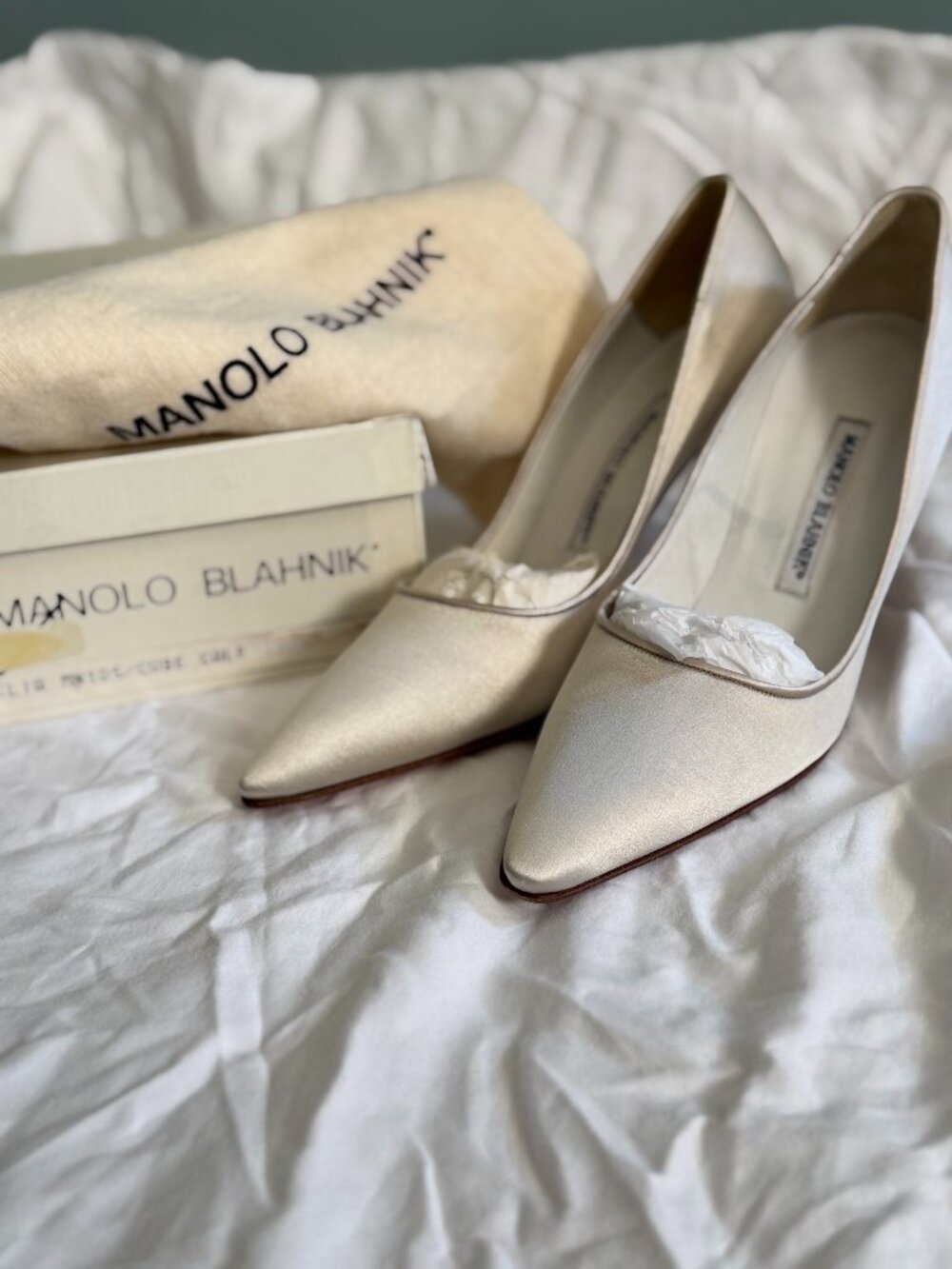 Manolo Blahnik Elia Ivory Calf Pumps 36.5
